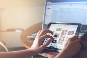 Jaki kolor do salonu? Porady i inspiracje