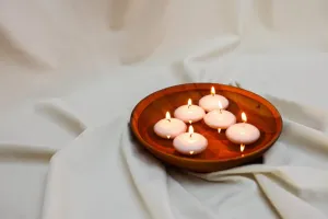 Jak usunąć klej z szyby okiennej?