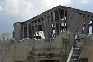 Czym wypełnić ubytki w posadzce betonowej?
