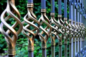 Jak zamontować rolety dzień noc? Poradnik krok po kroku