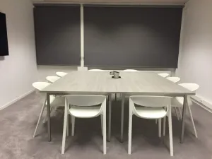 Jakie zasłony do szarych ścian będą najlepsze?